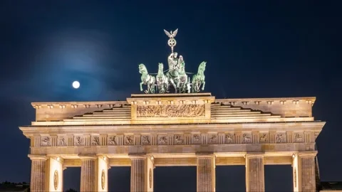 Quadriga On Brandenburg Gate, Time Lapse By Night, Full Moon, Berlin, Germany Видео 140691965