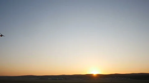 Quadrocopter flight at sunset 库存影片 62958207