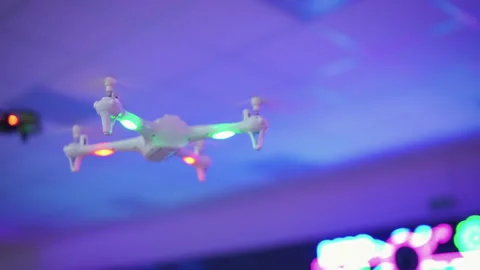 Quadrocopter flying indoors. The general plan. 動画素材 168938148