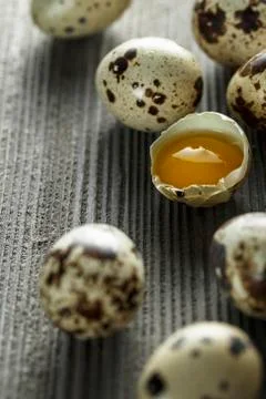 Quail eggs. Flat lay composition with small quail eggs on the natural wooden  Stock Photos