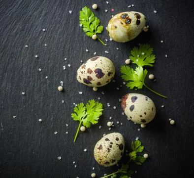 Quail eggs on the table. Spotted shell. Vitamin breakfast Foto stock