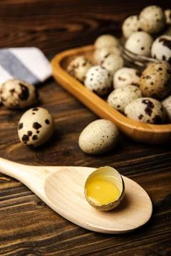Quail eggs on  texture background. Foto stock