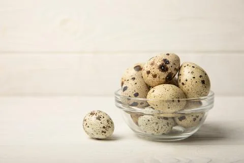 Quail eggs on  texture background Foto stock