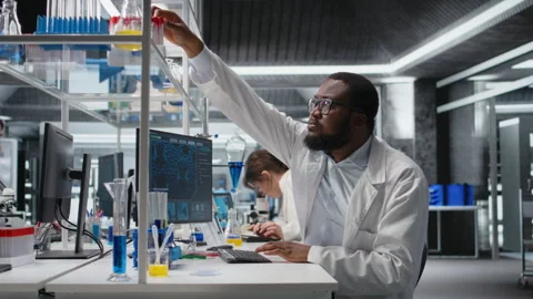 Quality control analyst in lab testing blood sample using computer Stock Footage 320736394