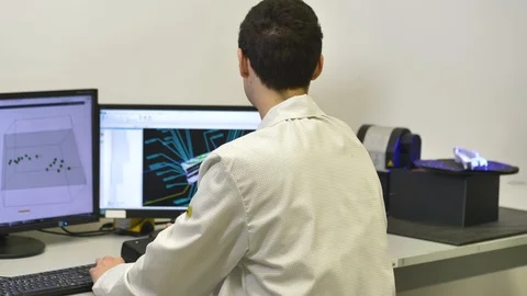 Quality Engineer Scanning on a Professional 3D Scanner, Measurement 動画素材 124579921