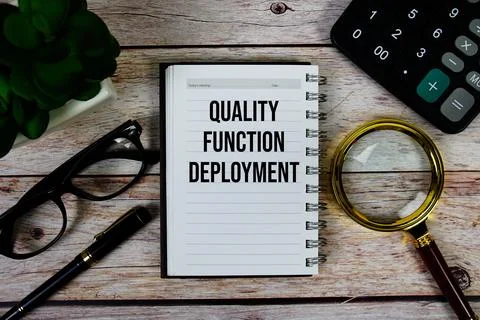 Quality Function Deployment (QFD) text on notepad, Business and Financial c.. Foto stock