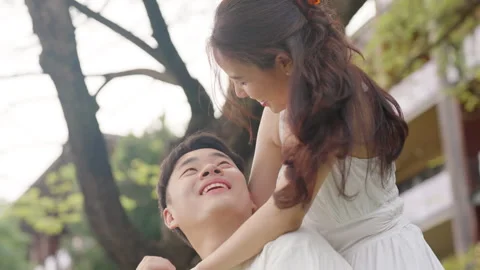 Quality sweet time vacations moment of newlywed asia young couple Vidéo 300921557