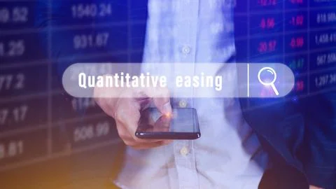 Quantitative easing written in search bar on smartphone with the financial .. Foto stock