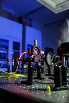 Quantum optics lab installations with laser, irises, appertures  Foto stock