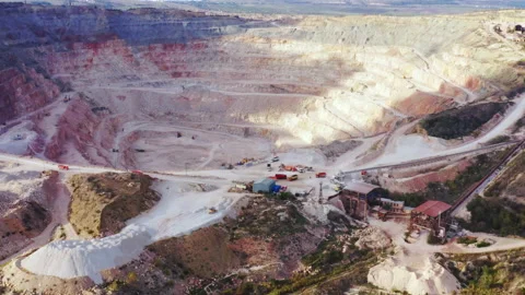 Quarry for extraction, processing of fluxing limestone Stockbeeldmateriaal 194276082