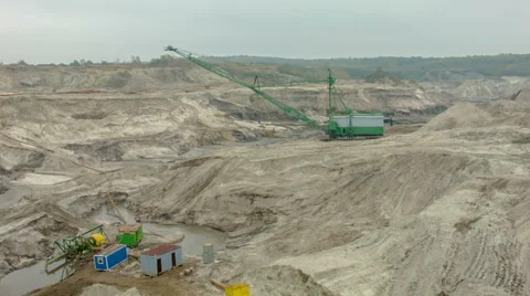 Quarry mountain trucks flight Vídeo Stock 52384991