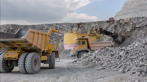 Quarry mountain trucks Vídeo Stock 52382745