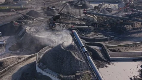 Quarry operations at a mining site with equipment and materials in action Vidéo 329997617