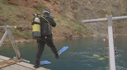 Quarry Scuba Diver jumps in. Stockbeeldmateriaal 48578309