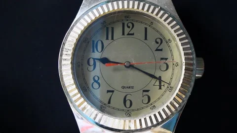 Quartz wall clock clink Stock Footage 147915672