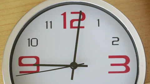 Quartz watch with a second pointer, count the time. Video stock 94809417