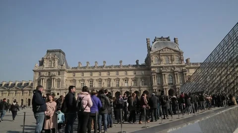 Que outside the Louvre Pyramid (Pyramide du Louvre) - Paris, France Video stock 61236587