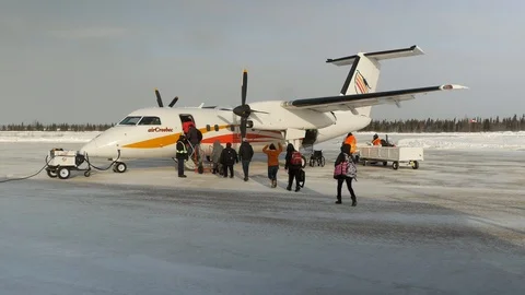 QUEBEC, CANADA – 01/13/2017: Loading Passengers, Air Creebec Dash 8, Quebec Stock Footage 92967945