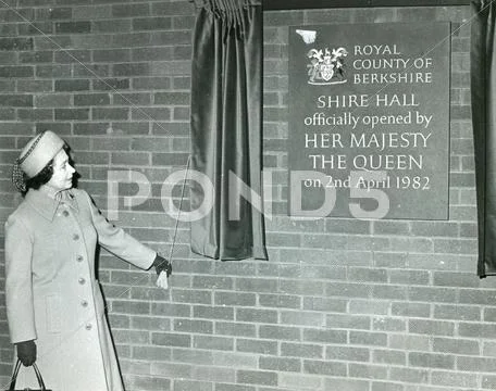 Queen Elizabeth 11 opens Shire Hall, Berkshire, 1982 Stock Photos