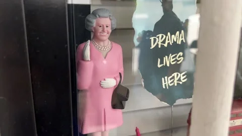 Queen Elizabeth Waving Stock Footage 168855810