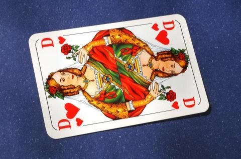 Queen of hearts on the table Foto stock