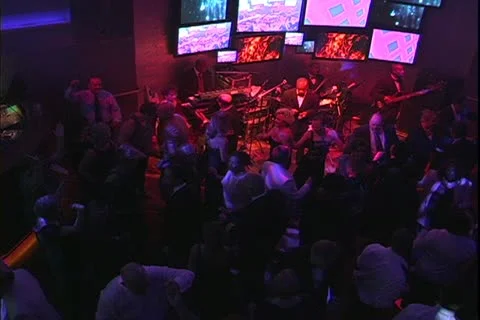 QUEEN MARY 2, 2004, Ocean liner, G32 disco, dance club, live music, dancing Stock Footage 20637295