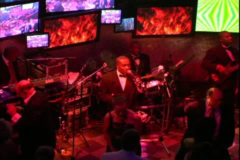 QUEEN MARY 2, 2004, Ocean liner, G32 disco, dance club, live music, dancing Stock Footage 20637367