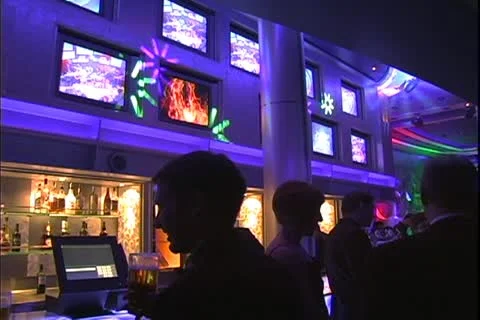 QUEEN MARY 2, 2004, Ocean liner, G32 disco dance club, live music late night bar 動画素材 20637396
