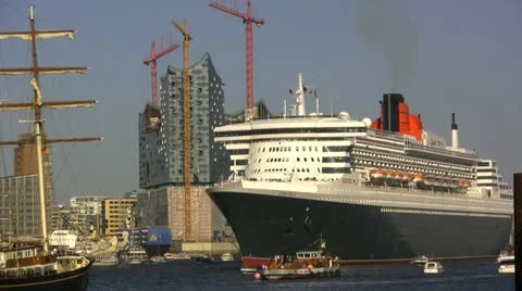 Queen Mary 2 in Hamburg/Germany Video stock 10867824