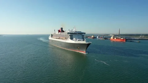 Queen Mary 2 transatlantic ocean liner Stock Footage