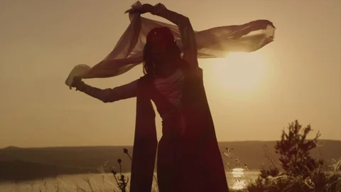 Queen poses against sunset. Stock-Footage 92953898