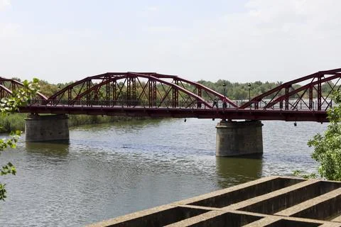 The Queen Sofia Bridge over the Tagus River in Talavera de la Reina city, i.. Fotos Stock