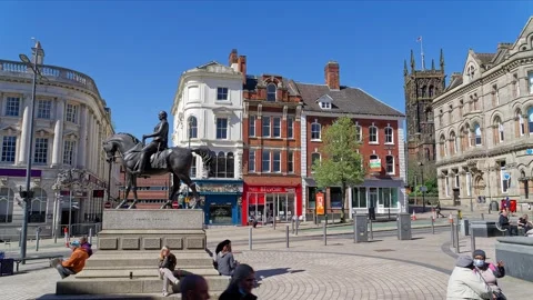 Queen Square in Wolverhampton. People walk and relax on a sunny day. Stock Footage 152983207