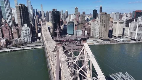 Queensboro Bridge. Freeway Road Scene. Beautiful Cityscape. Highrise Buildings Vídeos de archivo 346189417