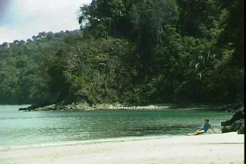 Quepos Bay Bather Видео 819718