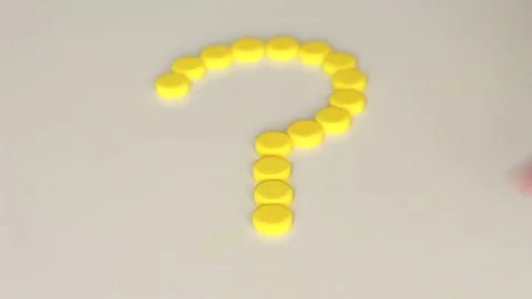 Question mark made with yellow pills Video stock 79589995