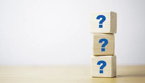 Question mark print screen on wooden cube block with copy space for questio.. 스톡 사진