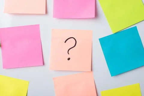 Question mark on a sticky note on a board Stock Photos