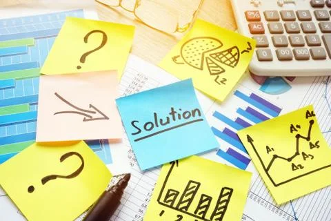 Question marks and arrows to word solution. Solving of problems in business. Foto stock