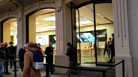 Queue at Apple store in Bologna Stock Footage 143419210
