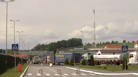The queue of cars at the checkpoint of the state border with Poland 動画素材 63359800