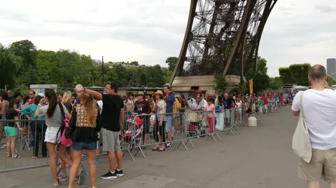 The queue to go up the Eiffel Tower, Paris Stock Footage 59968335