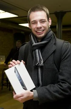 The Queue For The Ipad Mini At The Apple Store Covent Garden London. Craig Jobbi Stock Photos