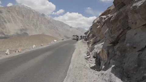 Queue of motorbikes driving by in the mountain 库存影片 70970670