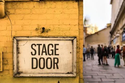 A Queue Outside A Theatre Stock Photos