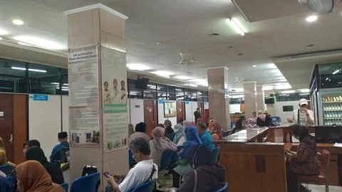 Queue of patients who will undergo a health check 스톡 사진