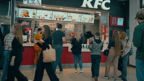 Queue of people at KFC Vidéo 196626413