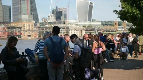 The Queue to see Queen Elizabeth ii laying in state Stock Footage 215948198