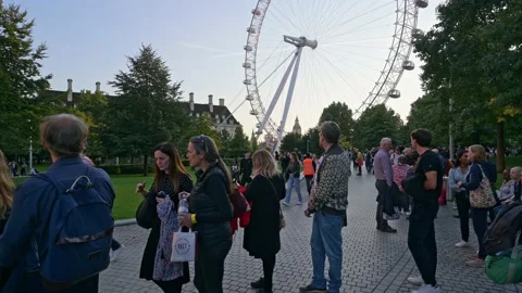 Queue to see Queen lying in state stopped in Jubilee Park Stock Footage 215964873