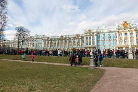 Queue of visitors to the Great Catherine Palace in the suburbs of St. Petersburg Stock Photos